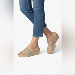 Women's Sandals Atalina wedge sandal with platform and floral embroidery